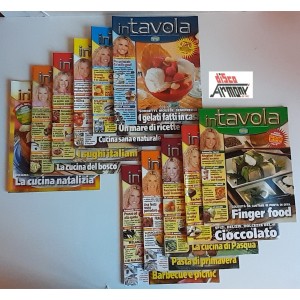 In TAVOLA  11 riviste  allegate a  Sorrisi e Canzoni TV  anno 2005  (come nuovo)