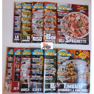 In TAVOLA - 11  riviste  allegate a  Sorrisi e Canzoni TV  anno 2002 come nuovo